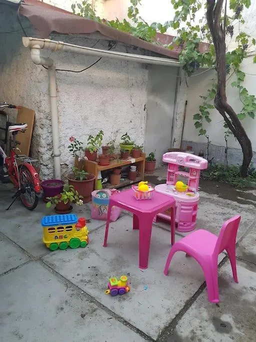 Centrally Located Lemon House Tirana Casa vacanze