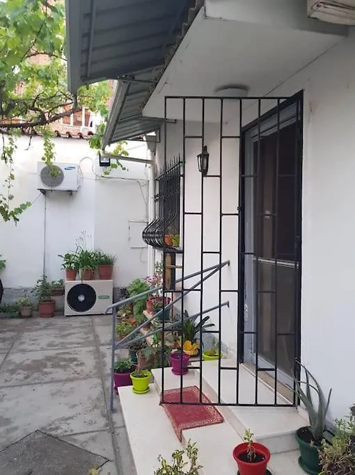 Centrally Located Lemon House Tirana 0*,
