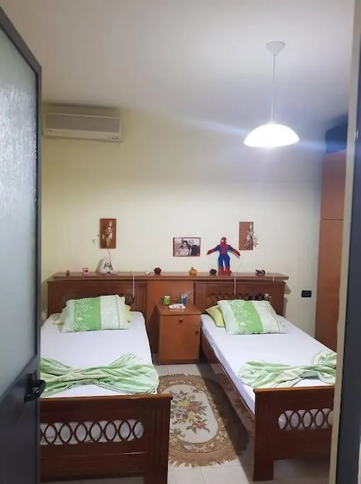 Centrally Located Lemon House Tirana Casa vacanze